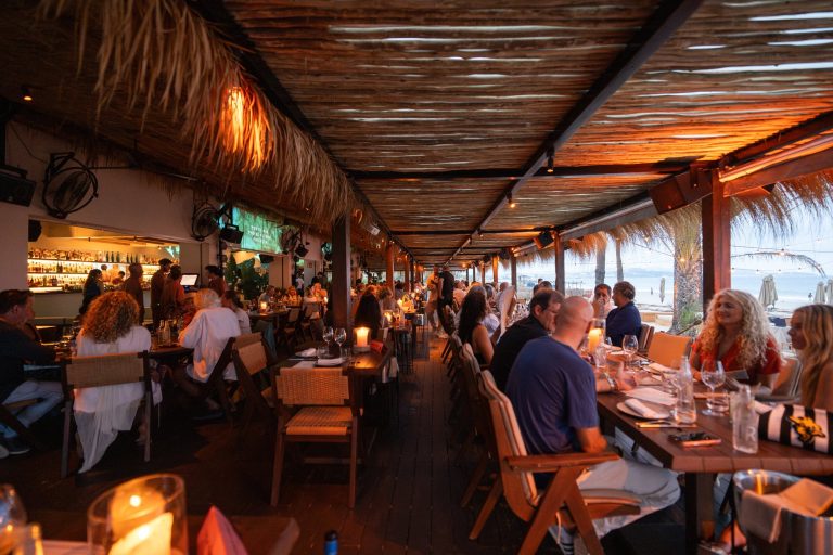 Cena benéfica de A Night for the Sea en Beachouse Ibiza