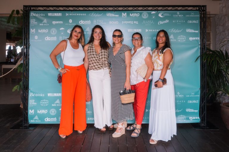Invitados en el photocall de A Night for the Sea, en Beachouse Ibiza