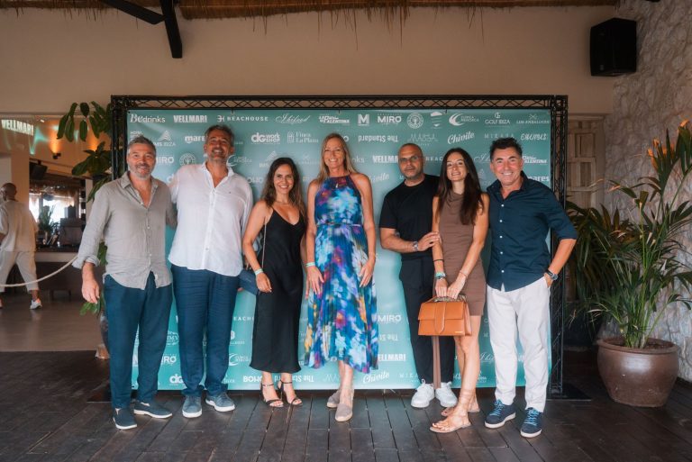 Invitados en el photocall de A Night for the Sea, en Beachouse Ibiza